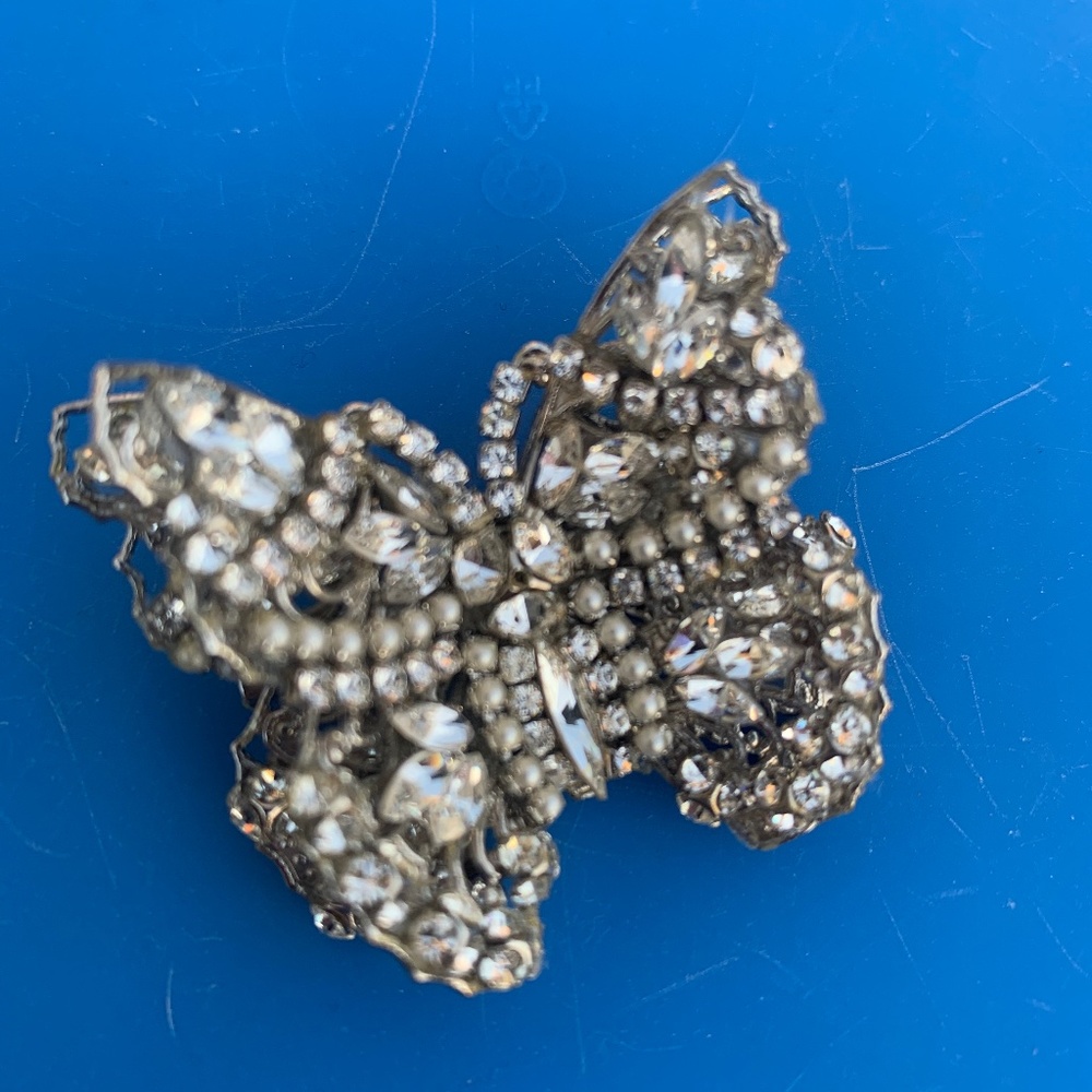 Luxurious brooch from Maria Elena, Austrian rhinestones, small pearls